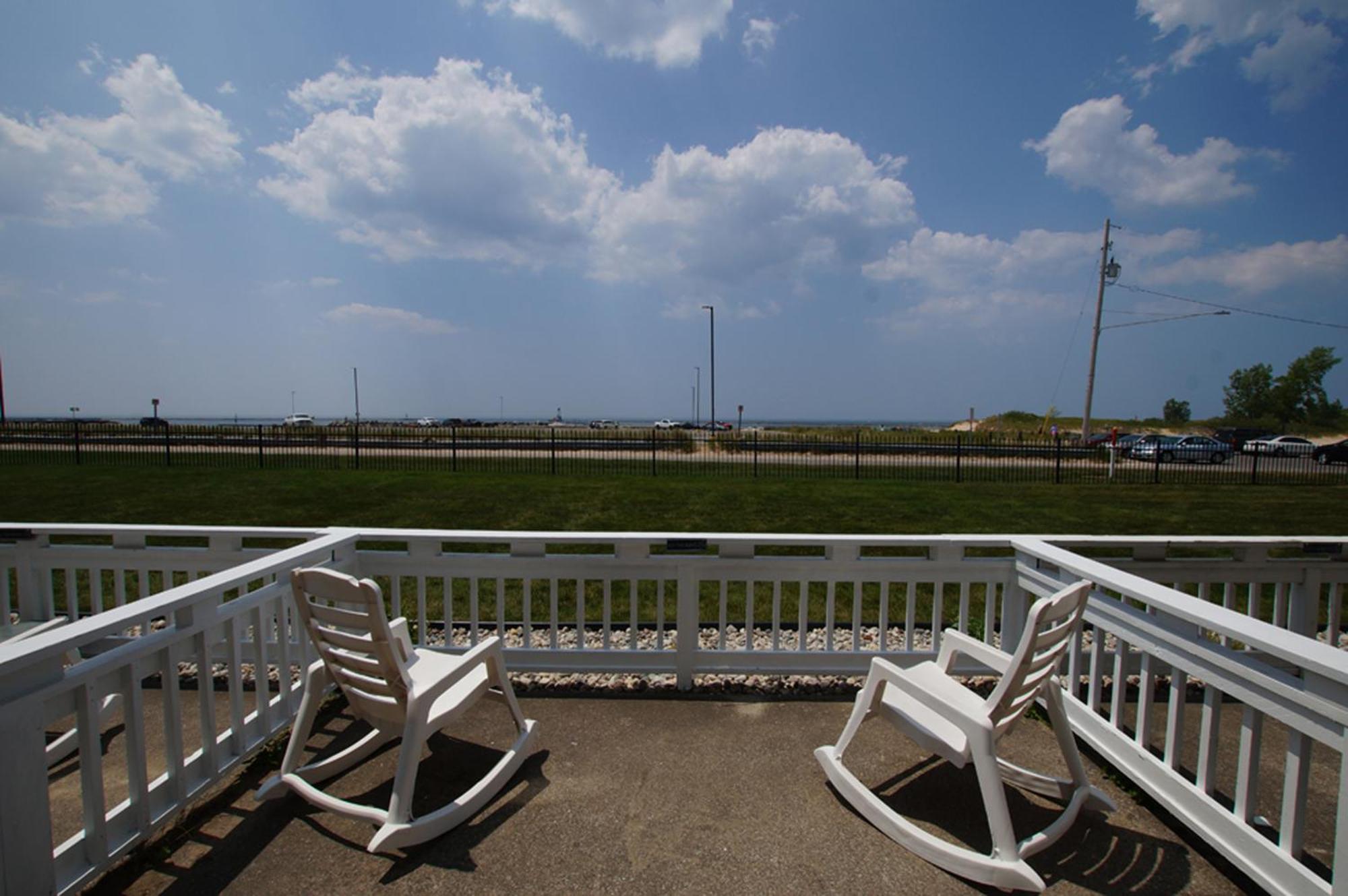 Snyders Shoreline Inn Ludington Esterno foto