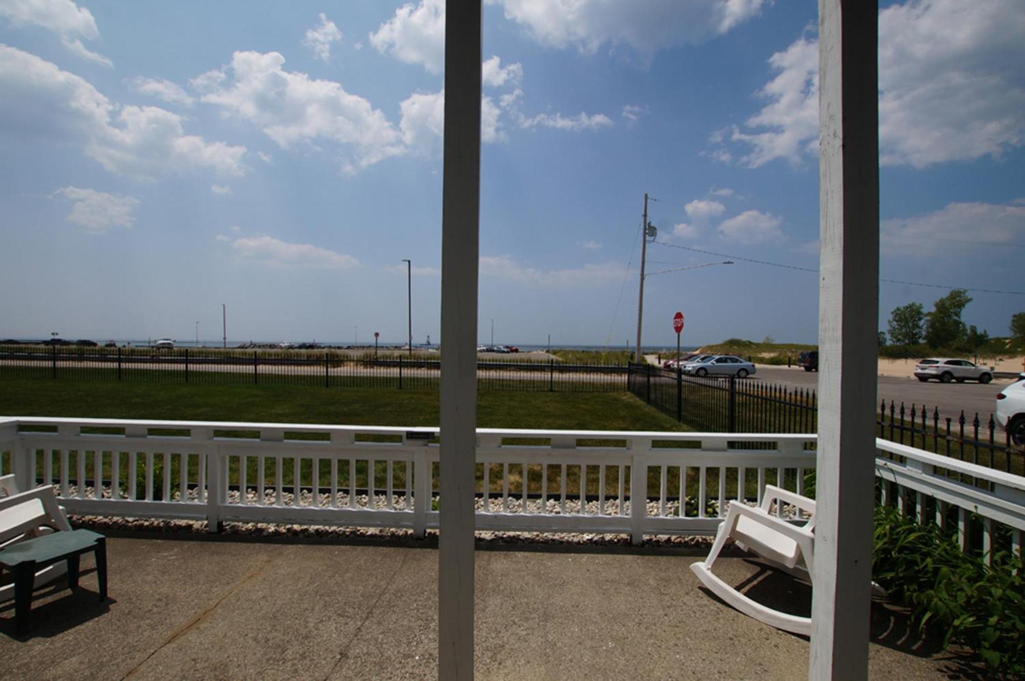 Snyders Shoreline Inn Ludington Esterno foto