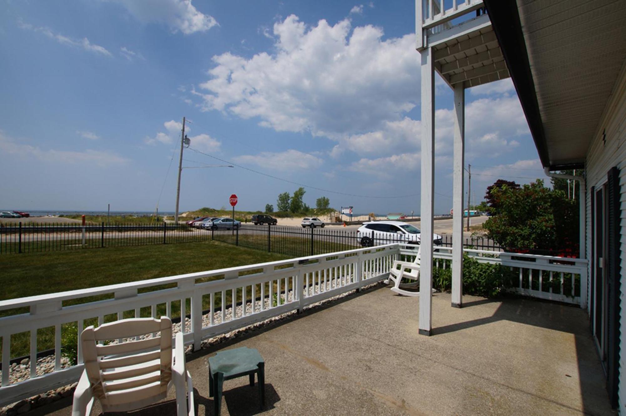 Snyders Shoreline Inn Ludington Esterno foto