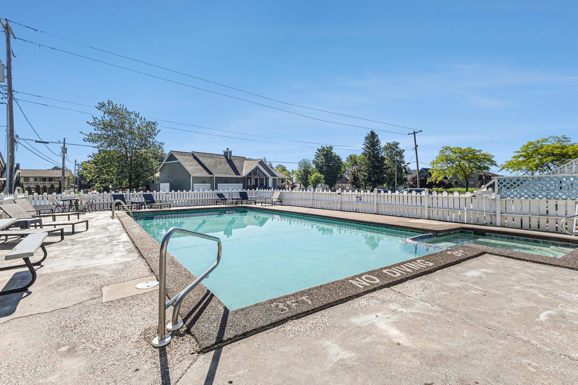 Snyders Shoreline Inn Ludington Esterno foto